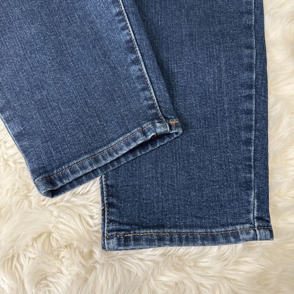 Levi’s High Waisted Mom Jeans 28 (28x26) Blue Tapered Denim Stretch Womens NWT - Picture 11 of 13